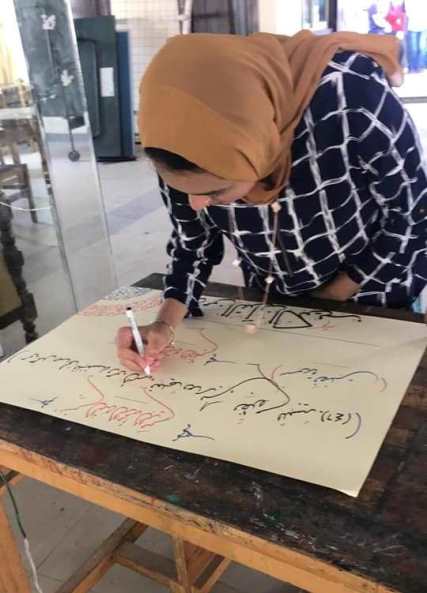 مشاركة الطالبة سارة أشرف بمسابقة الخط العربى بالجامعة